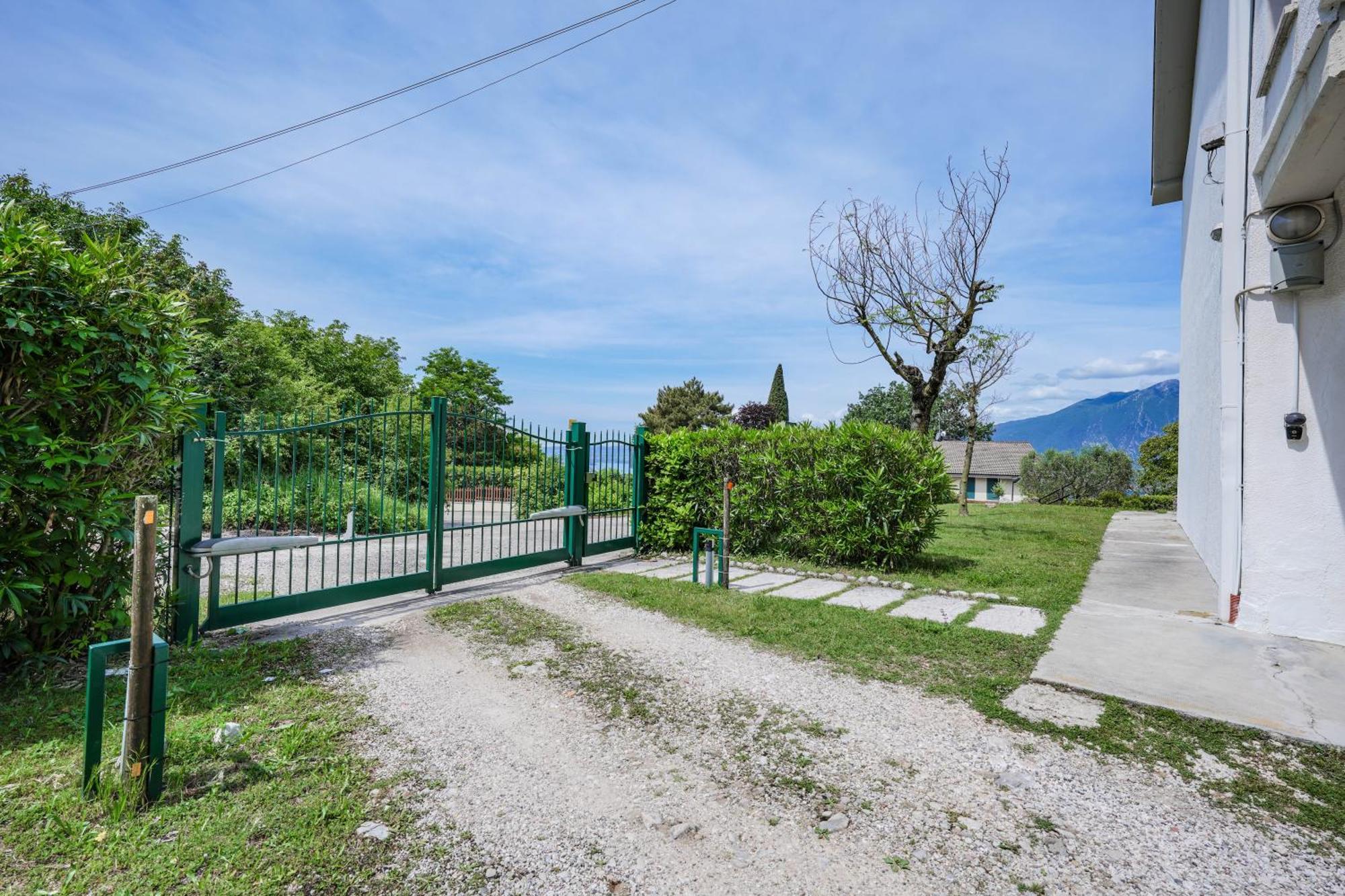 Appartamento Garda Panoramic House Albisano Esterno foto